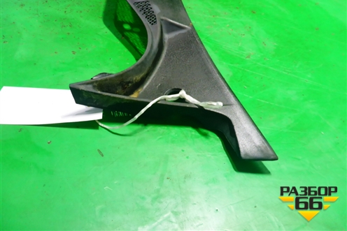 Решетка стеклоочистителей (6Y1819415A) для Skoda Fabia с 1999-2007г (Фабия)