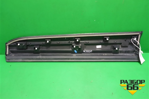 Накладка двери передней правой (4M0853960B) для Audi Q7 c 2015г (Ку 7)