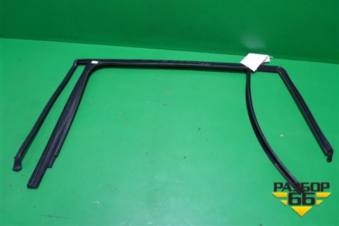 Уплотнитель стекла двери задней правой (5NA839432A) для Volkswagen Tiguan с 2016г (Тигуан)