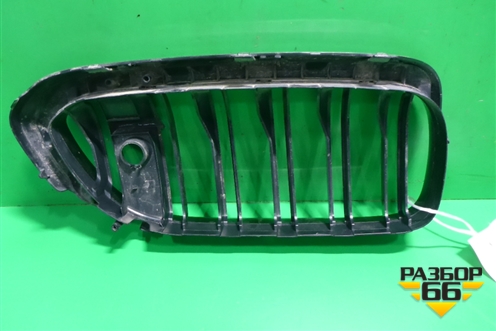 Решетка радиатора левая (под камеру) для BMW 5-серия M5 F90 с 2017г