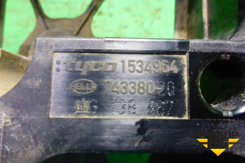 Корпус блока предохранителей (нижняя часть) (1534964) для Opel Astra H с 2004-2015г (Астра Аш)