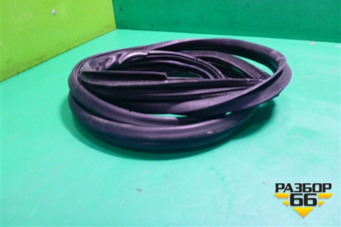 Уплотнитель двери задней левой для Peugeot 4007 с 2008г