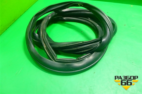 Уплотнитель двери передней правой для Peugeot 4007 с 2008г