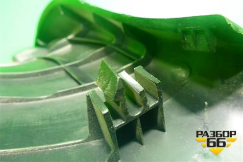 Обшивка двери багажника (верхняя правая) (7224A018) для Peugeot 4007 с 2008г