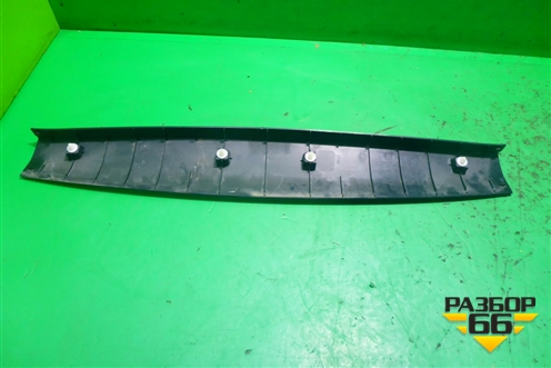 Обшивка двери багажника (верхняя) (7224A016) для Peugeot 4007 с 2008г