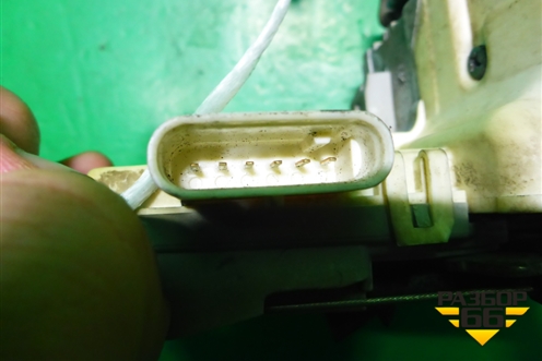 Замок двери задней левой (6 контактов) для Audi A4 (В8) с 2007-2015г (А4)