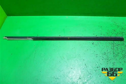 Накладка стекла переднего правого (A2076730283) для Mercedes Benz E-Klass C207 (купе) с 2009г (Е Купе)