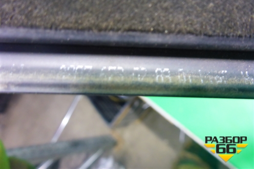 Накладка стекла переднего правого (A2076730283) для Mercedes Benz E-Klass C207 (купе) с 2009г (Е Купе)