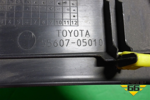 Накладка на торпедо (под бордачком) для Toyota Avensis с 2003-2009г (Авенсис)