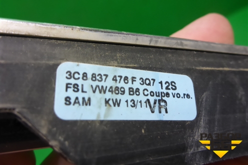 Накладка стекла переднего правого (3C8837476F) для Volkswagen Passat-CC с 2008г (Пассат ЦЦ)