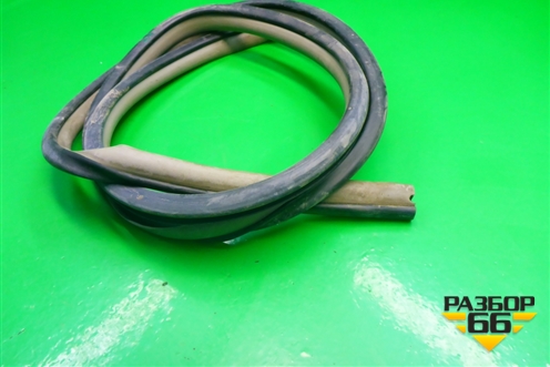 Уплотнитель двери (задней правой на кузов) для Toyota Yaris с 2005-2011г (Ярис)