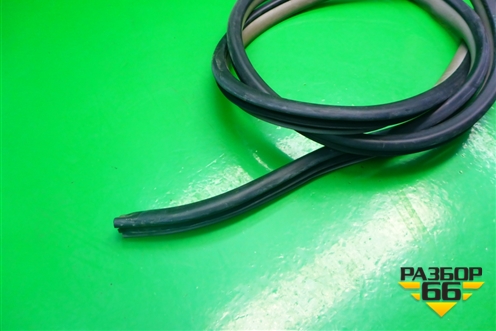 Уплотнитель двери (передней правой на кузов 5ти дверный кузов) для Toyota Yaris с 2005-2011г (Ярис)