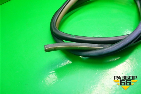 Уплотнитель двери (передней левой на кузов 5ти дверный кузов) для Toyota Yaris с 2005-2011г (Ярис)