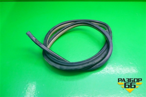 Уплотнитель двери (задней левой на кузов) для Toyota Yaris с 2005-2011г (Ярис)