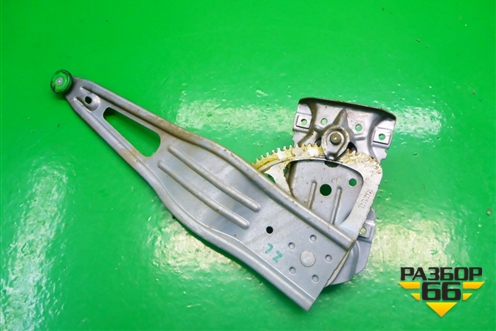 Стеклоподъёмник механический задний левый для Toyota Yaris с 2005-2011г (Ярис)