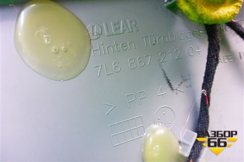 Обшивка двери задней правой под электрику (7L686721204) для Volkswagen Touareg c 2002-2010г (Туарег)