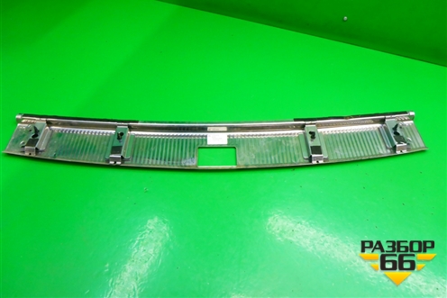 Обшивка багажника на заднюю панель (7L6863459) для Volkswagen Touareg c 2002-2010г (Туарег)