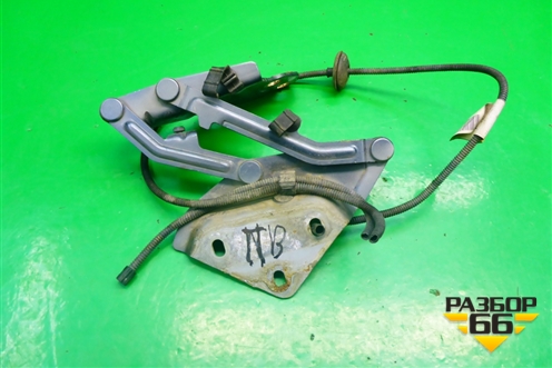 Петля капота правая (7L6823302) для Volkswagen Touareg c 2002-2010г (Туарег)