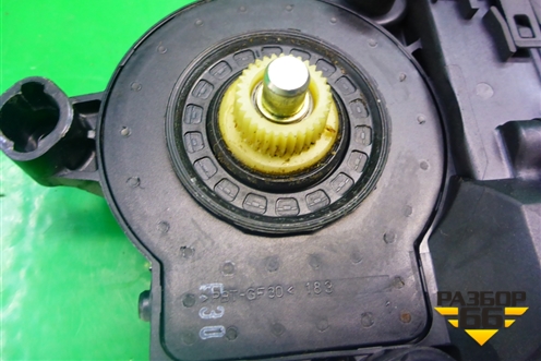 Моторчик стеклоподъёмника задний правый (7L0959794) для Volkswagen Touareg c 2002-2010г (Туарег)