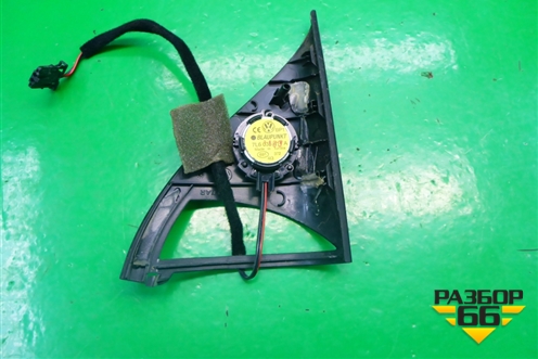 Накладка двери передней левой уголок (7L6837993) для Volkswagen Touareg c 2002-2010г (Туарег)