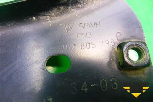 Кронштейн передней панели центральный (7L0805799) для Volkswagen Touareg c 2002-2010г (Туарег)