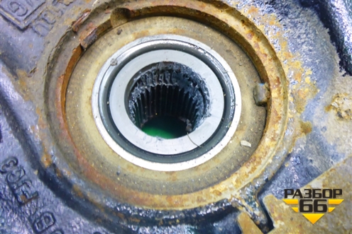 Кулак задний левый (7L0505435B) для Volkswagen Touareg c 2002-2010г (Туарег)