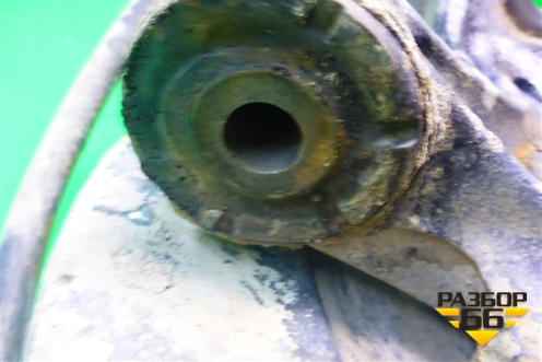 Кулак задний левый (7L0505435B) для Volkswagen Touareg c 2002-2010г (Туарег)