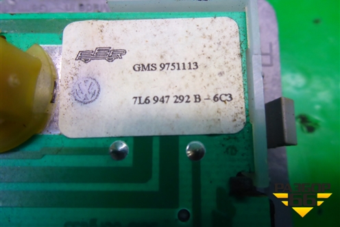 Плафон салонный (7L6947292B) для Volkswagen Touareg c 2002-2010г (Туарег)