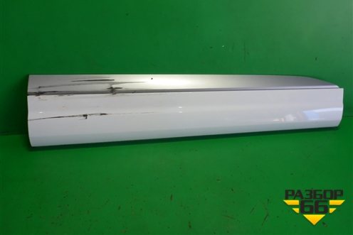 Накладка двери передней правой (4M0853960F) для Audi Q7 c 2015г (Ку 7)