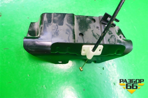 Кронштейн замка багажника (7L6827529) для Volkswagen Touareg c 2002-2010г (Туарег)