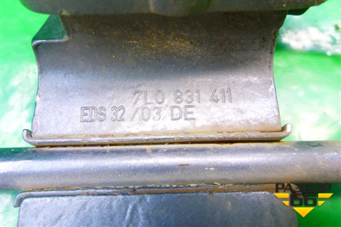 Петля двери передней левой нижняя (7L0831411A) для Volkswagen Touareg c 2002-2010г (Туарег)