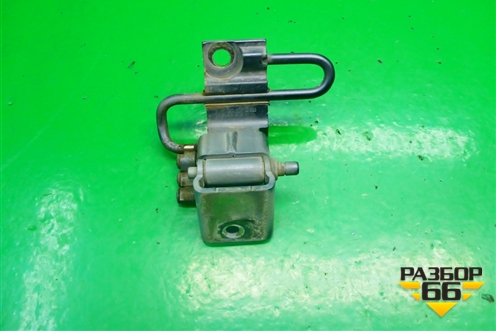 Петля двери передней левой нижняя (7L0831411A) для Volkswagen Touareg c 2002-2010г (Туарег)