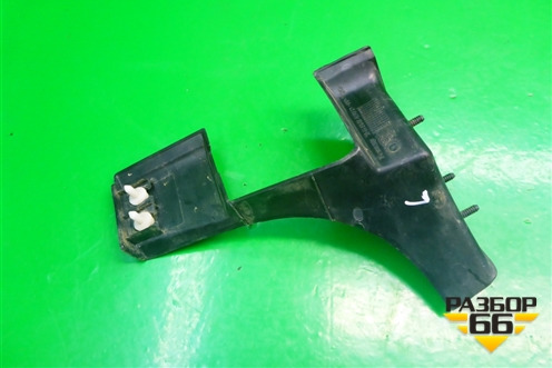 Накладка декоративная (на петлю двери багажника левая) (7L6867437D) для Volkswagen Touareg c 2002-2010г (Туарег)