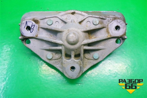 Кронштейн амортизатора переднего для Volkswagen Touareg c 2002-2010г (Туарег)