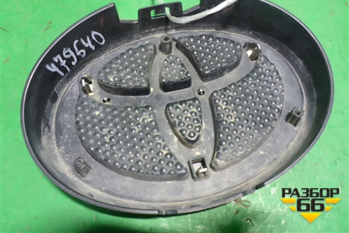 Эмблема (после 2013г на решётку радиатора под камеру) (5314360030) для Toyota Land Cruiser Prado(150) с 2009г (Ленд Крузер Прадо)