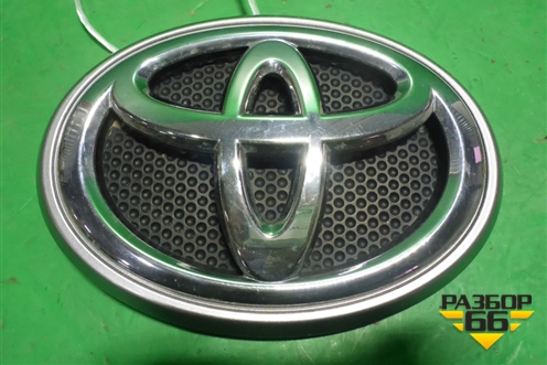 Эмблема (после 2013г на решётку радиатора под камеру) (5314360030) для Toyota Land Cruiser Prado(150) с 2009г (Ленд Крузер Прадо)