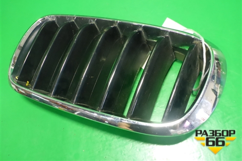 Решетка радиатора левая (7316075) для BMW X5 F15 с 2013г (Х5 Ф15)