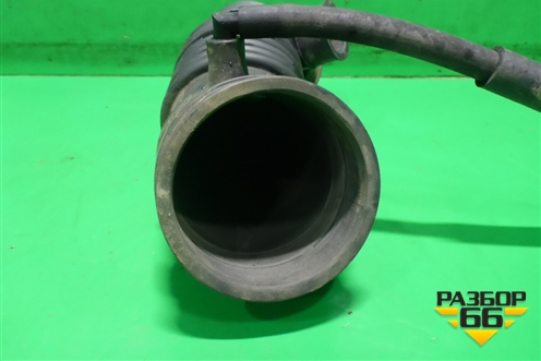 Патрубок воздушного фильтра (MR993560) для Mitsubishi Grandis с 2004г (Грандис)