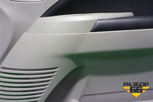 Обшивка двери передней правой под электрику (MR576081) для Mitsubishi Grandis с 2004г (Грандис)