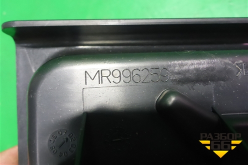 Ящик инструментальный в багажник (левый) (MR996259) для Mitsubishi Grandis с 2004г (Грандис)