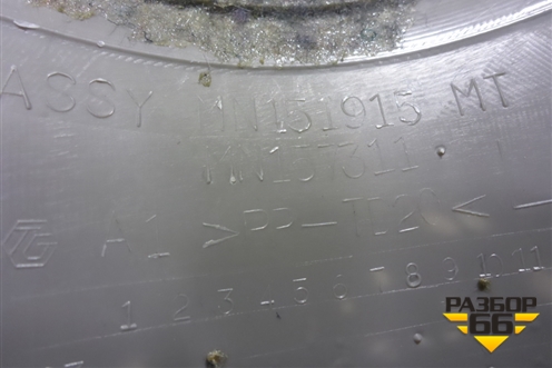 Консоль (передняя часть) (MN157311) для Mitsubishi Grandis с 2004г (Грандис)