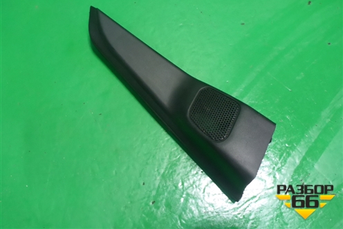 Накладка двери передней правой уголок (MN151790) для Mitsubishi Grandis с 2004г (Грандис)