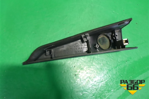 Накладка двери передней правой уголок (MN151790) для Mitsubishi Grandis с 2004г (Грандис)