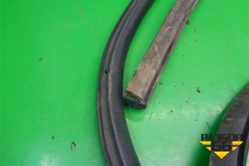 Уплотнитель двери (передней правой) для Ford Focus 1 с 1998-2004г (Фокус)