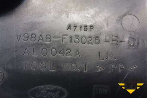 Обшивка багажника на заднюю панель (левая седан) (98ABF13025) для Ford Focus 1 с 1998-2004г (Фокус)