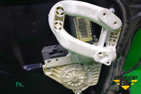 Стеклоподъёмник электрический передний левый (CUH500111) для Land Rover Discovery 3 с 2004-2009г (Дискавери)