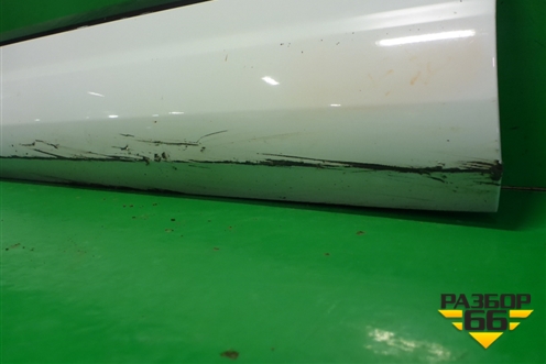 Накладка двери передней левой (4M0853959F) для Audi Q7 c 2015г (Ку 7)