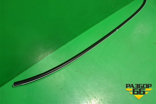 Молдинг лобового стекла нижний (новый) (5615333010) для Toyota Camry V70 с 2017г (Камри)