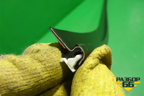 Молдинг лобового стекла нижний (новый) (5615333010) для Toyota Camry V70 с 2017г (Камри)