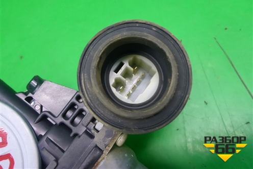 Стеклоподъёмник электрический передний правый (857100D100) для Toyota Auris с 2006-2012г (Аурис)